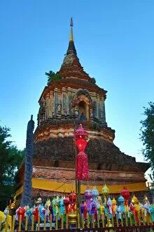 Images Dated 13th November 2016: Chedi and colourful lanterns at Wat Lok Molee Temple in Chiang Mai, Thailand