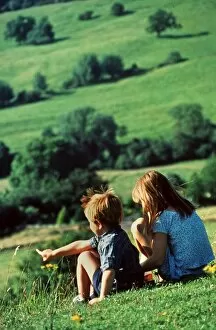 People Collection: Children in a field