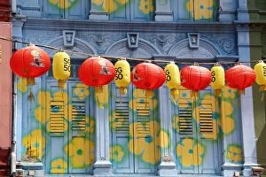 Images Dated 20th November 2015: Chinese lanterns hanging in the street between buildings in Chinatown, Singapore