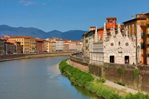 Images Dated 3rd September 2019: The church of Santa Maria della Spina beside the River Arno, Pisa, Italy
