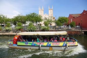 Church of St. Francis Xavier and a tourist sightseeing boat on the Sungai Melaka river in Malacca, Malaysia Church of St. Francis Xavier and a tourist sightseeing boat on the Sungai Melaka river in Malacca, Malaysia