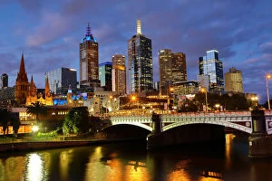 Australia Collection: City skyline of Melbourne at sunset and Yarra River, Melbourne