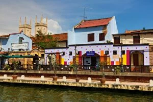 Malacca Collection: Colourful local houses on the Sungai Melaka river in Malacca, Malaysia