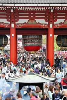 Images Dated 4th April 2013: Crowds at Sensoji Asakusa Kannon Temple, Tokyo, Japan