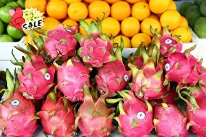 Singapore Collection: Dragon Fruit in the street market in Chinatown, Singapore, Republic of Singapore