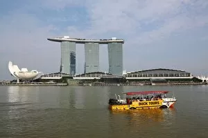 Singapore Collection: Duck tours for tourists in Marina May in Singapore, Republic of Singapore