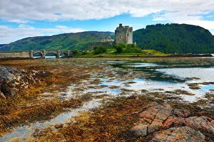 Images Dated 9th July 2018: Eilean Donan Castle on Loch Duich, Kyle of Lochalsh, Scottish Highlands, Scotland