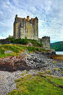 Scotland Collection: Eilean Donan Castle on Loch Duich, Kyle of Lochalsh, Scottish Highlands, Scotland