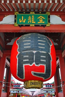 Tokyo japan/giant red japanese lantern entrance gate sensoji Tokyo japan/giant red japanese lantern entrance gate sensoji