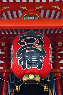 Images Dated 4th April 2013: Giant red Japanese lantern at Sensoji Asakusa Kannon Temple, Tokyo, Japan