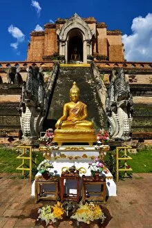 Images Dated 9th November 2014: Gold Buddha statue at Wat Chedi Luang Temple in Chiang Mai, Thailand