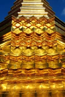 Images Dated 12th November 2016: Gold Chedi at Wat Phan On Temple in Chiang Mai, Thailand