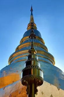 Chiang Mai Collection: Gold chedi at Wat Phra Singh Temple in Chiang Mai, Thailand