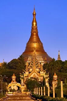 Images Dated 28th January 2016: Gold stupa of the Shwedagon Pagoda, Yangon, Myanmar