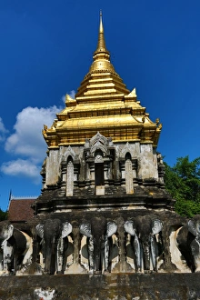 Gold topped elephant chedi at Wat Chiang Man Temple in Chiang Mai, Thailand Gold topped elephant chedi at Wat Chiang Man Temple in Chiang Mai, Thailand