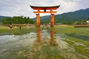 Images Dated 6th July 2015: The great red Torii Gate at Itsukushima Shinto Shrine on Miyajima Island, Hiroshima, Japan