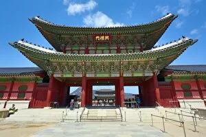 Images Dated 24th March 2016: Heungnyemun Gate at Gyeongbokgung Palace in Seoul, Korea