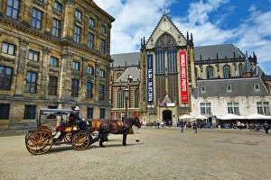 Amsterdam Collection: Horse drawn carriage and the Nieuwe Kerk church in Dam Square in Amsterdam, Holland