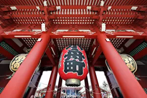 Images Dated 27th March 2019: Hozomon, the inner gate of the Senso-Ji Temple in Asakusa and its giant red lantern