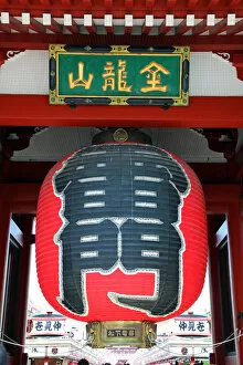Images Dated 27th March 2019: Kaminarimon, the outer gate of the Senso-Ji Temple in Asakusa and its giant red lantern
