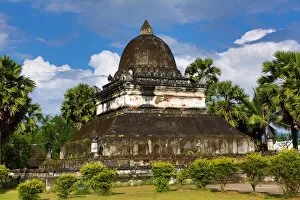 Images Dated 13th September 2015: The That Makmo Stupa at Vat Visoun (aka Wat Wisunalat) Temple, Luang Prabang, Laos
