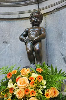 Brussels, Belgium Collection: Manneken Pis statue and fountain, Brussels, Belgium
