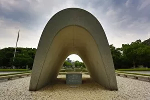 Hiroshima, Japan Collection: The Memorial Cenotaph and the Genbaku Domu, Atomic Bomb Dome