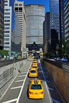 Images Dated 20th October 2013: MetLife Building and yellow taxi cabs, New York. America