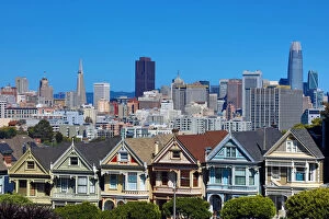 Images Dated 16th September 2018: Painted Ladies Victorian houses near Alamo Square and city skyline, San Franciso