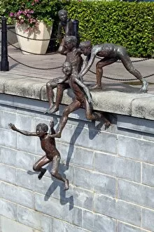 Singapore Collection: People of the River statue by Chong Fah Cheong of children jumping into the river in Singapore