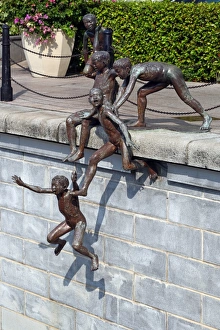 People of the River statue by Chong Fah Cheong of children jumping into the river in Singapore, Republic of Singapore People of the River statue by Chong Fah Cheong of children jumping into the river in Singapore, Republic of Singapore