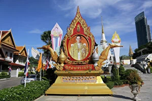 Bangkok, Thailand Collection: Picture of the Thai King Bhumibol Adulyadej, Rama IX at Wat Yannawa temple, Bangkok, Thailand