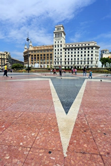 Placa de Catalunya and Banco Espanol de Credito in Barcelona, Spain Placa de Catalunya and Banco Espanol de Credito in Barcelona, Spain