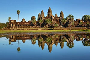 Images Dated 11th November 2014: Reflection of Angkor Wat Temple in lake, Siem Reap, Cambodia