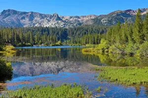 Images Dated 20th September 2018: Reflection of mountains in Twin Lakes, Mammoth Lakes, California, United States of
