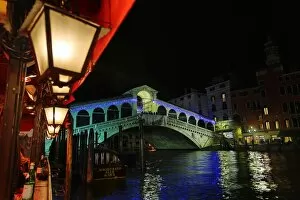 Images Dated 7th February 2013: The Rialto Bridge on the Grand Canal in Venice, Italy