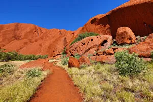 Images Dated 17th March 2018: Rock formations on the Mala Walk at Uluru, Ayers Rock, Uluru-Kata Tjuta National Park