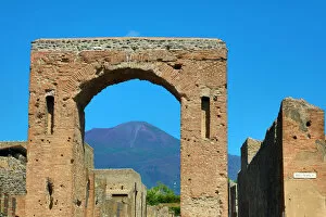 Pompeii, Italy Collection: Ruined archway in the ancient Roman city of Pompeii and Mount Vesuvius, Italy
