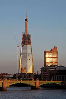 Images Dated 22nd April 2011: The Shard office block in London