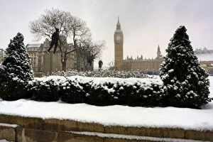 Images Dated 20th January 2013: Snow in Parliament Sqaure, the Houses of Parliament and Big Ben, London