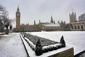 Images Dated 20th January 2013: Snow in Parliament Sqaure, the Houses of Parliament and Big Ben, London
