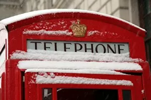 Images Dated 20th January 2013: Snow on a red telephone box, London
