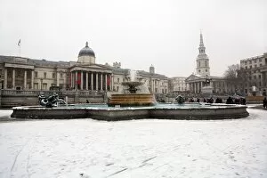 Images Dated 20th January 2013: Snow in Trafalgar Square