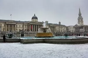 Images Dated 20th January 2013: Snow in Trafalgar Square, London