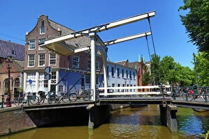 Images Dated 6th June 2016: Staalmeestersbrug draw bridge over the Groenburgwal canal in Amsterdam, Holland