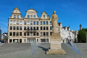 Brussels, Belgium Collection: Statue of Elisabeth of Bavaria, Queen of Belgium, in the Place de L Albertine