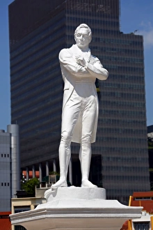 Statue of Sir Thomas Stamford Raffles on North Boat Quay in Singapore Statue of Sir Thomas Stamford Raffles on North Boat Quay in Singapore