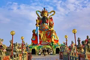 Images Dated 27th November 2015: Statue of the Taoist god Xuan Tian Shang Di, North Pole Pavilion, Lotus Pond, Kaohsiung