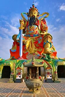 Images Dated 27th November 2015: Statue of the Taoist god Xuan Tian Shang Di, North Pole Pavilion, Lotus Pond, Kaohsiung