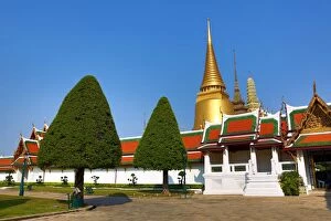 Images Dated 6th February 2016: Stupas and chedis at Wat Phra Kaew Royal Palace complex in Bangkok, Thailand